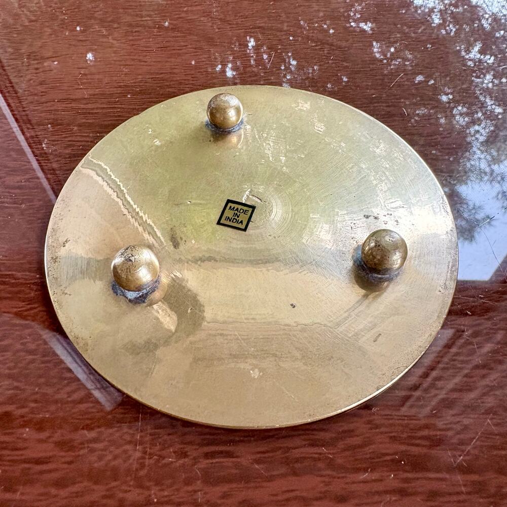 Vintage Brass Trivet or Potholder with Ball Feet – Made in India - Picture 3 of 7